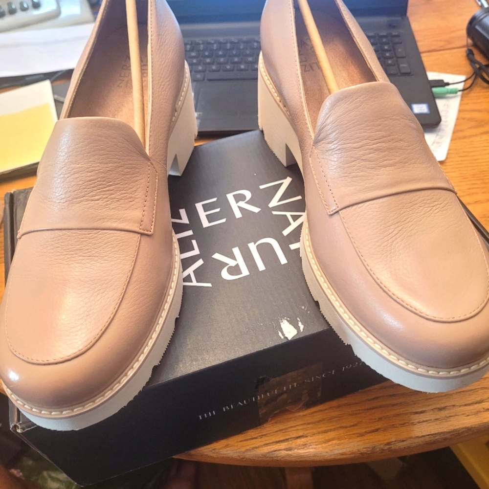 Naturalizer Women's Cream Loafers